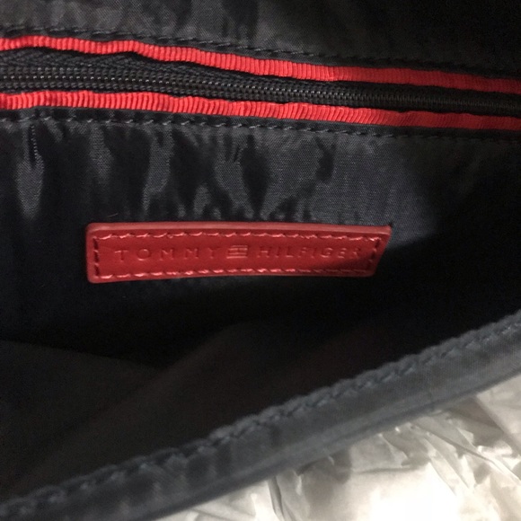 ❌SOLD❌Tommy Hilfiger Backpackwith Laptop Sleeve - Picture 5 of 6